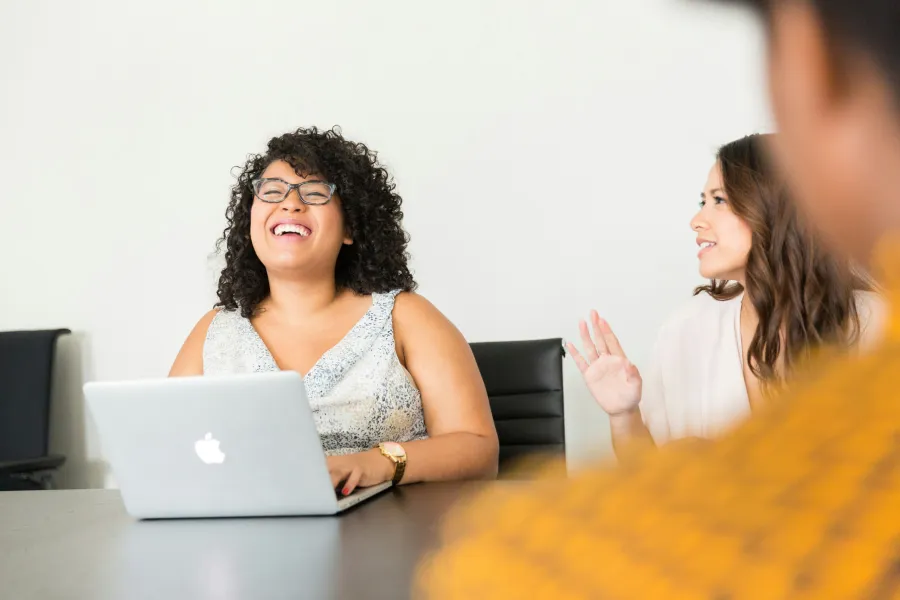 Spannendes Studium, coole Ausbildung und Top-Perspektiven? Klar, das gibt’s bei der Sparkasse !
